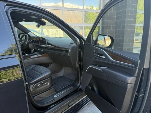 Used 2022 Cadillac Escalade Sport Platinum AWD/4WD image 45