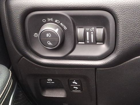 Used 2019 RAM 1500 Laramie image 23