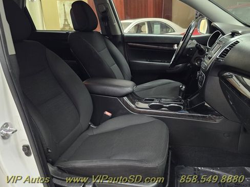 Used 2014 Kia Sorento LX FWD image 16