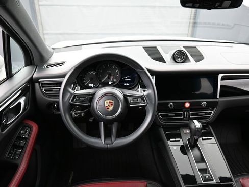 Certified 2023 Porsche Macan Turbo AWD/4WD image 17