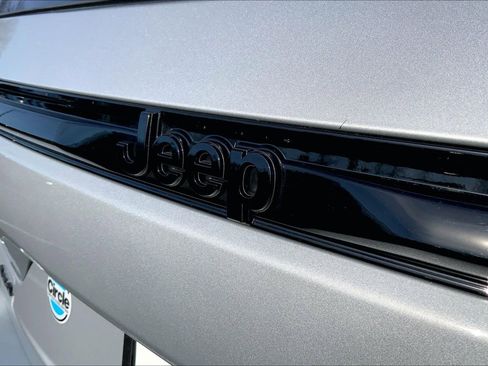 Certified 2024 Jeep Grand Cherokee Limited w/ Black Appearance Package image 29