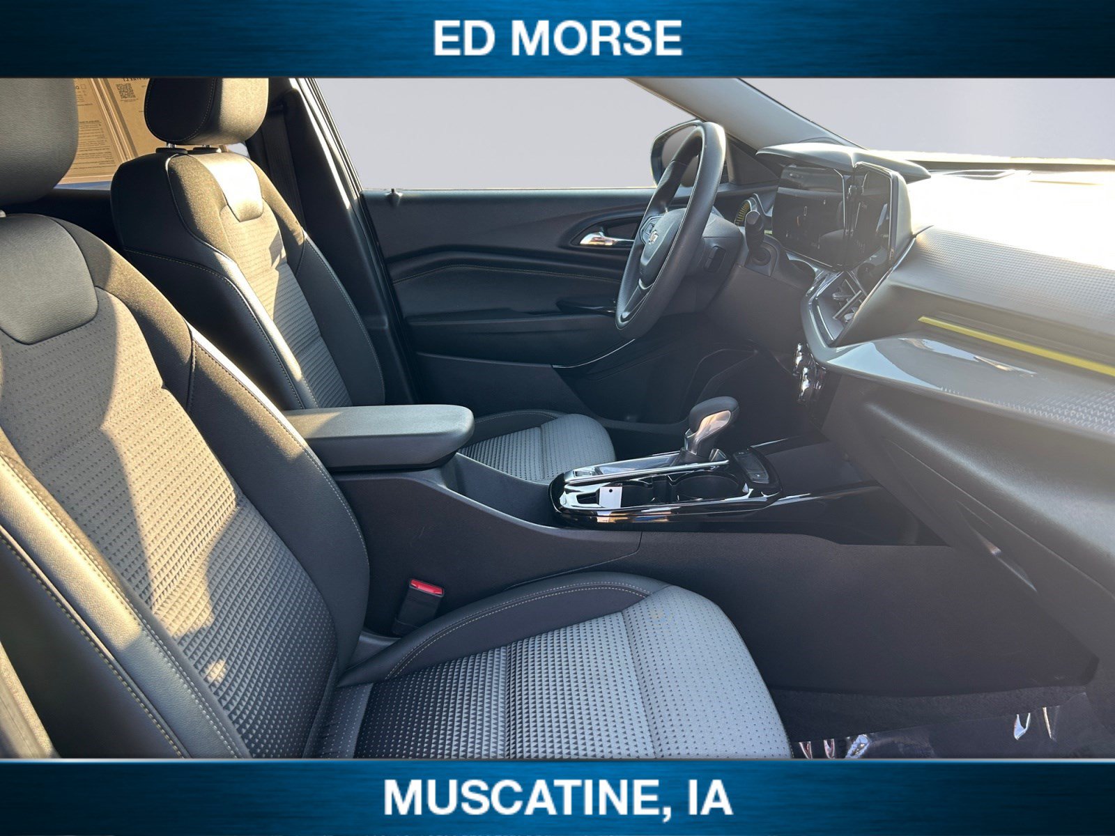 Used 2025 Chevrolet Trax LT FWD image 15