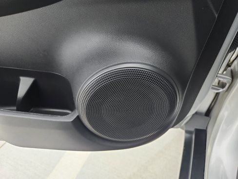 Used 2018 Nissan Kicks SR image 14