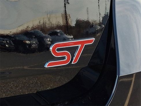 Used 2020 Ford Explorer ST w/ Premium Technology Package image 31