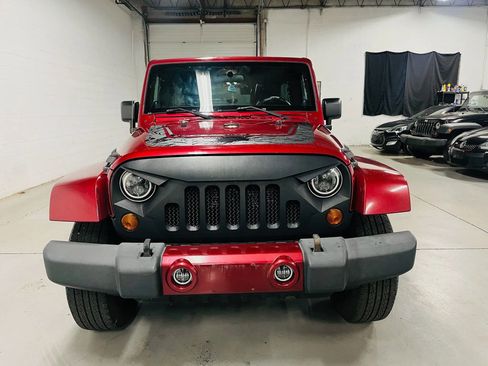 Used 2012 Jeep Wrangler Unlimited Sahara image 3