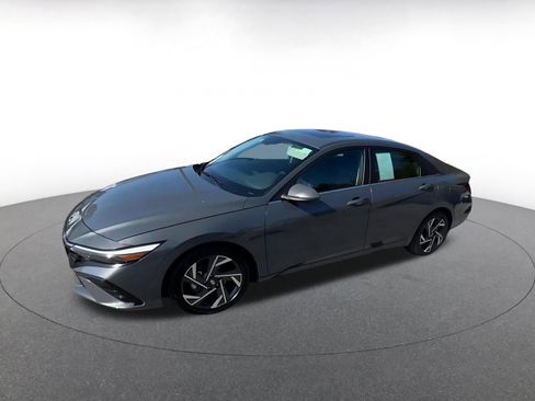 Used 2025 Hyundai Elantra SEL image 8