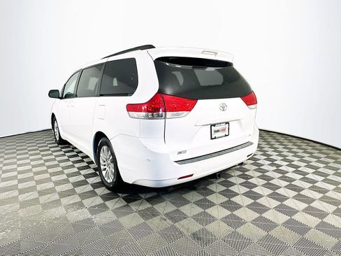Used 2011 Toyota Sienna XLE image 7