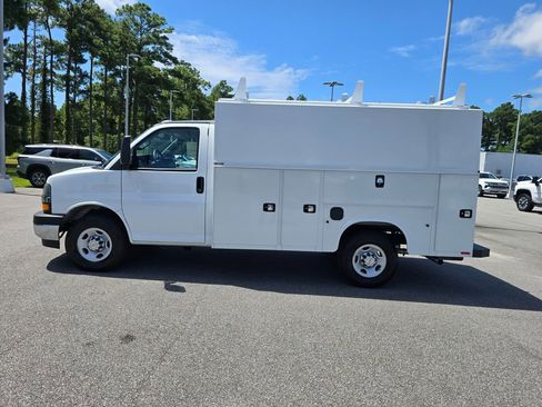 New 2025 Chevrolet Express 3500 w/ Power Convenience Package RWD image 6