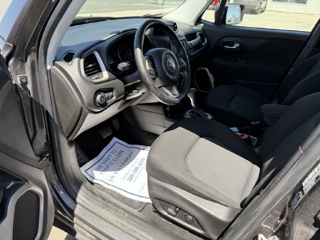 Used 2017 Jeep Renegade Latitude w/ Popular Equipment Group AWD/4WD image 11