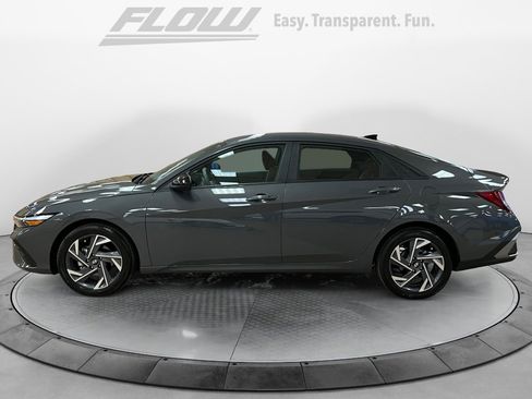 Used 2025 Hyundai Elantra Sport image 5