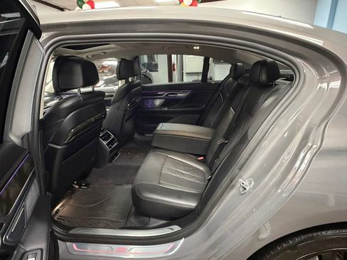 Used 2021 BMW 750i xDrive w/ Executive Package image 30