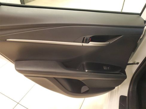 Used 2025 Toyota Camry SE image 13