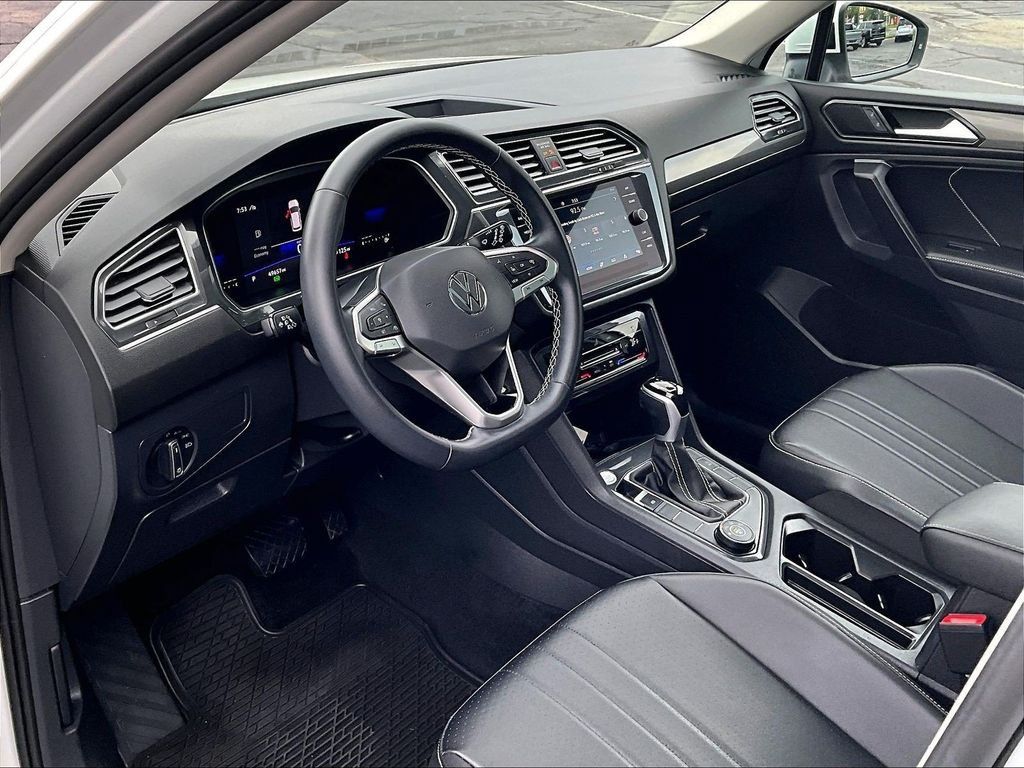 Used 2023 Volkswagen Tiguan SE AWD/4WD image 8