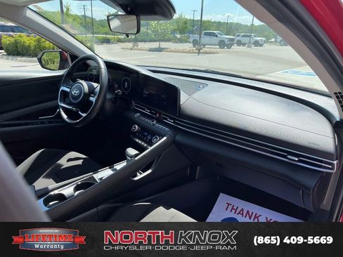 Used 2025 Hyundai Elantra SEL FWD image 30