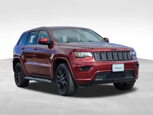 Used 2020 Jeep Grand Cherokee Altitude image 3