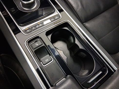 Used 2017 Jaguar XF R-Sport image 25