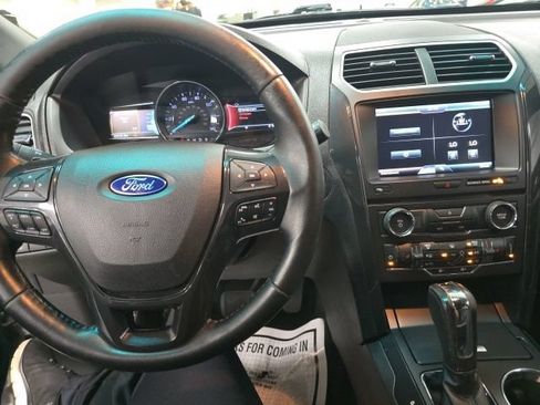 Used 2016 Ford Explorer XLT w/ Equipment Group 202A FWD image 17