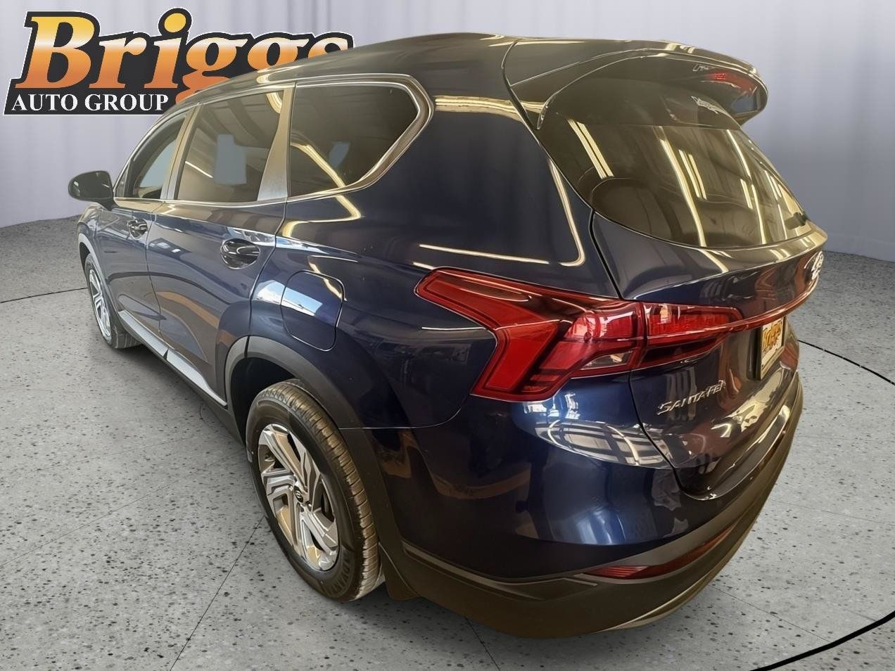 Used 2023 Hyundai Santa Fe SE FWD image 3