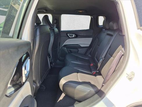 Used 2025 Jeep Compass Limited AWD/4WD image 19