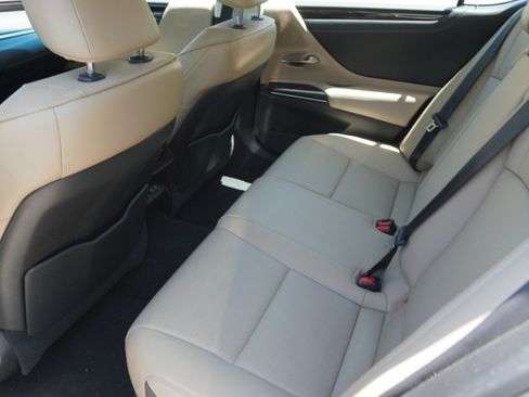 Used 2020 Lexus ES 350 w/ Premium Package FWD image 12