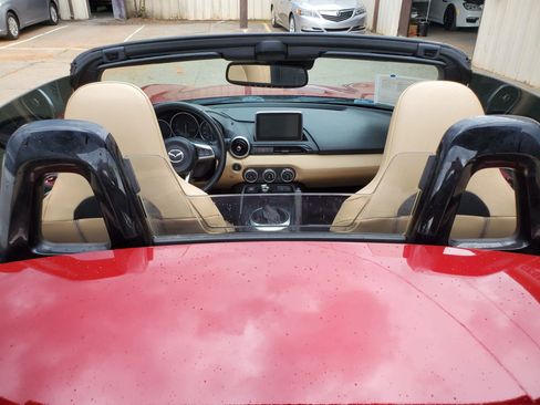 Used 2017 MAZDA MX-5 Miata RF Grand Touring RWD image 22