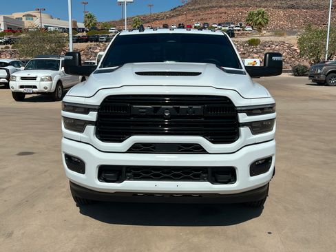 Used 2025 RAM 3500 Laramie AWD/4WD image 8