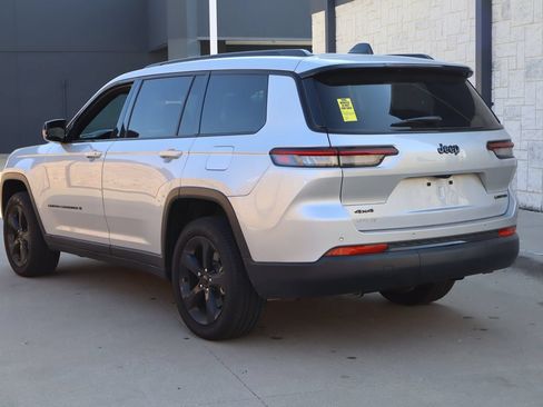 Used 2025 Jeep Grand Cherokee L Limited w/ Black Appearance Package AWD/4WD image 3