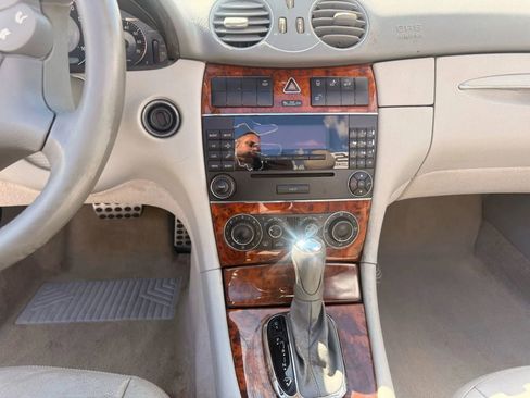 Used 2005 Mercedes-Benz CLK 320 Cabriolet image 17