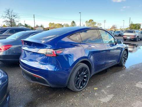 Used 2023 Tesla Model Y Long Range image 2