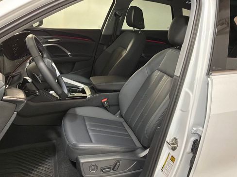 Used 2025 Audi Q5 Premium w/ Convenience Package image 7