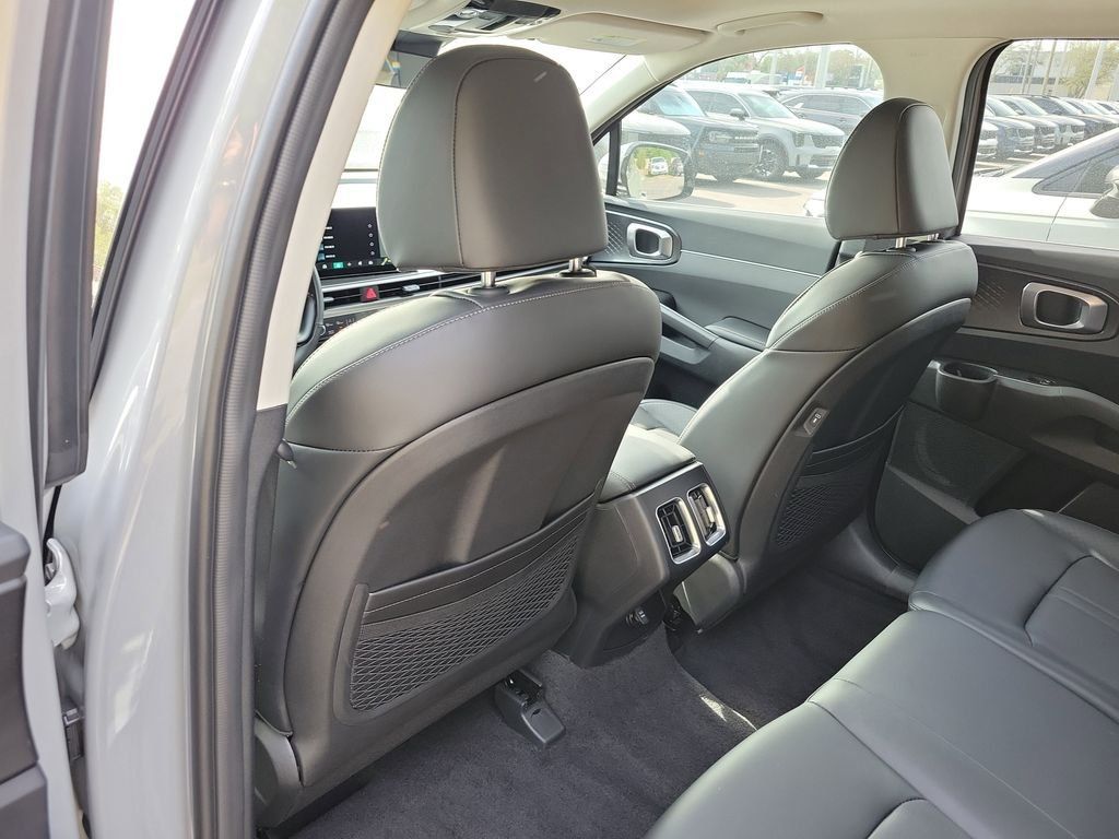 New 2026 Kia Sorento S w/ S Panoramic Sunroof Package FWD image 16
