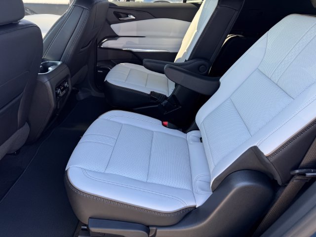 Certified 2026 Chevrolet Traverse High Country FWD image 14