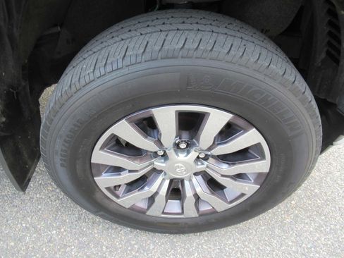 Used 2021 Toyota Tacoma Limited image 11