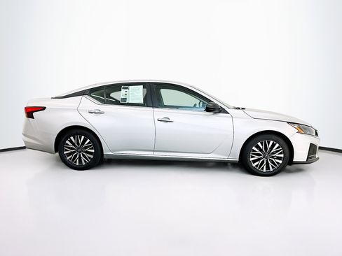Used 2025 Nissan Altima 2.5 SV image 10