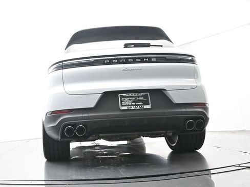 Certified 2025 Porsche Cayenne AWD/4WD image 48