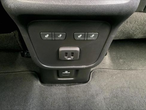 Used 2023 Chevrolet Equinox Premier image 35