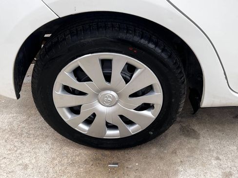 Used 2017 Toyota Yaris L image 10