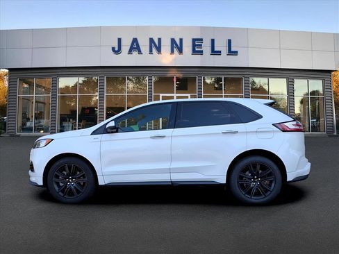 Used 2022 Ford Edge ST-Line w/ Class II Trailer Tow Package image 8