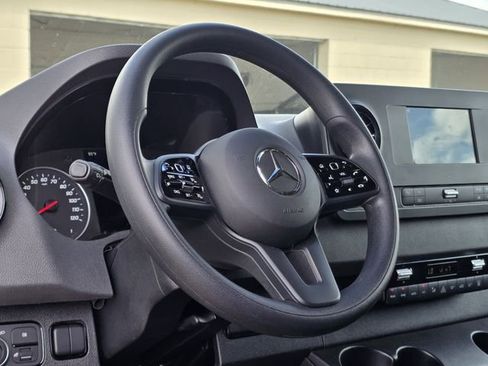 Used 2024 Mercedes-Benz Sprinter 2500 image 25