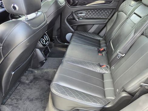 Used 2018 Bentley Bentayga AWD/4WD image 12