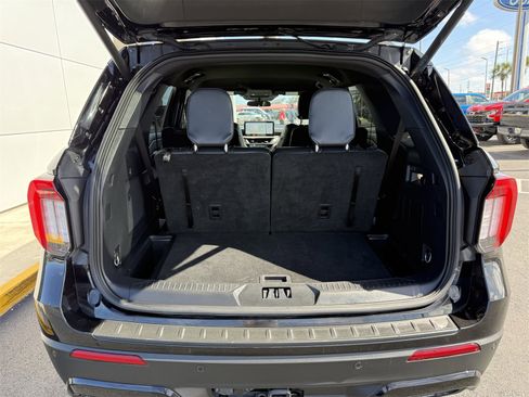 Certified 2025 Ford Explorer ST-Line image 9