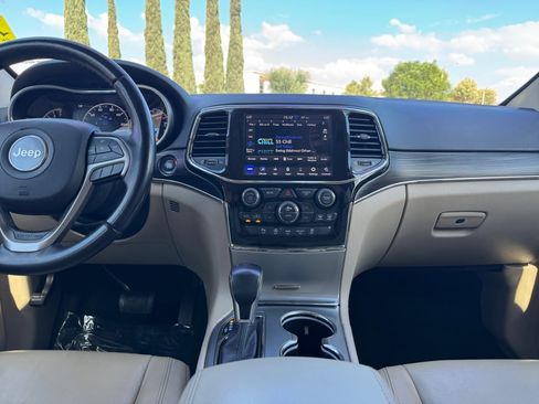 Used 2022 Jeep Grand Cherokee Limited image 15