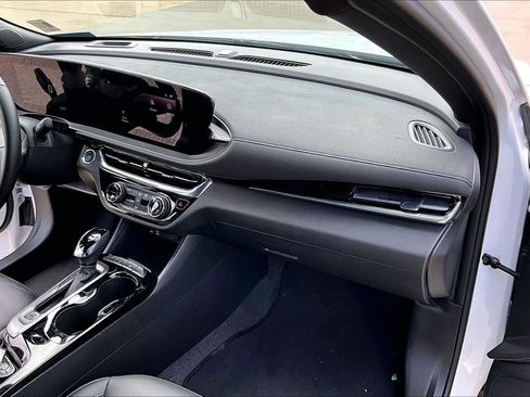 Used 2025 Buick Envista Sport Touring FWD image 27