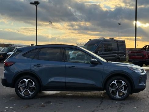 Certified 2025 Ford Escape ST-Line Elite image 35