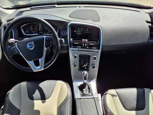 Used 2017 Volvo XC60 T5 Dynamic w/ Advanced Package image 4