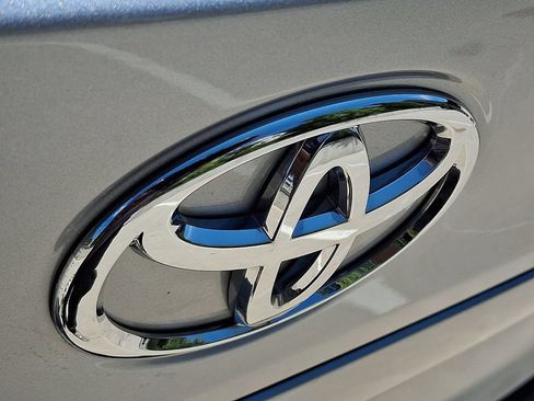 Used 2025 Toyota Corolla Cross L FWD image 29