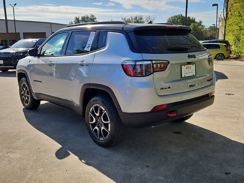 Used 2025 Jeep Compass Trailhawk AWD/4WD image 7