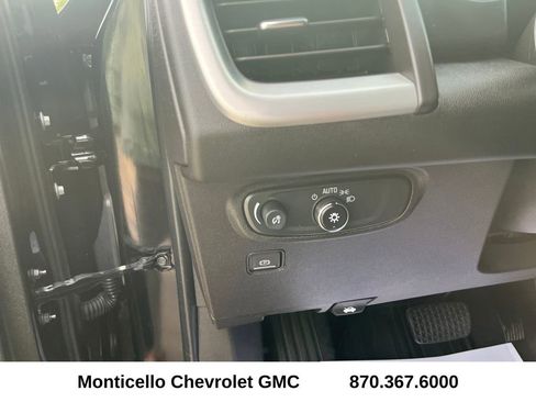 Certified 2024 GMC Terrain SLE w/ Driver Convenience Package FWD image 12