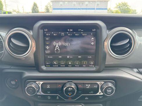 Used 2023 Jeep Gladiator Overland image 13