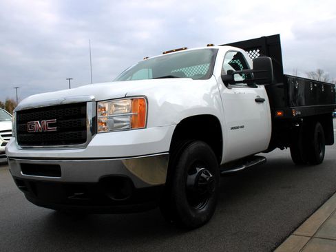 Used 2011 GMC Sierra 3500 W/T image 3